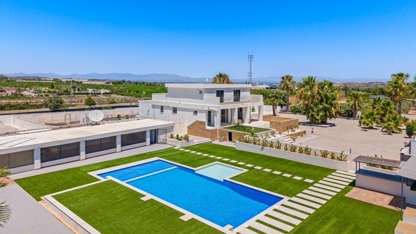 Country Estate In Los Montesinos