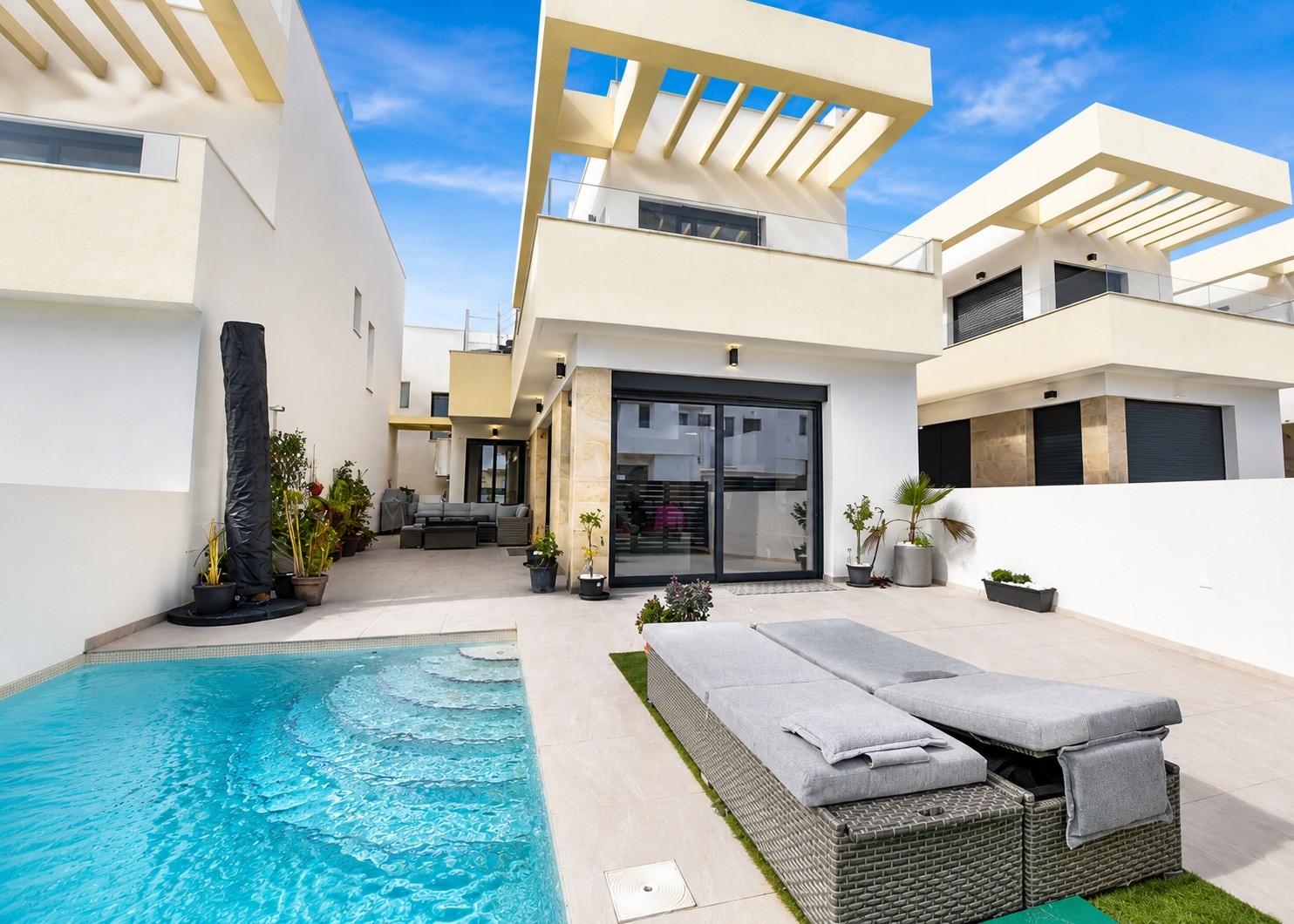 Villa In Los Montesinos