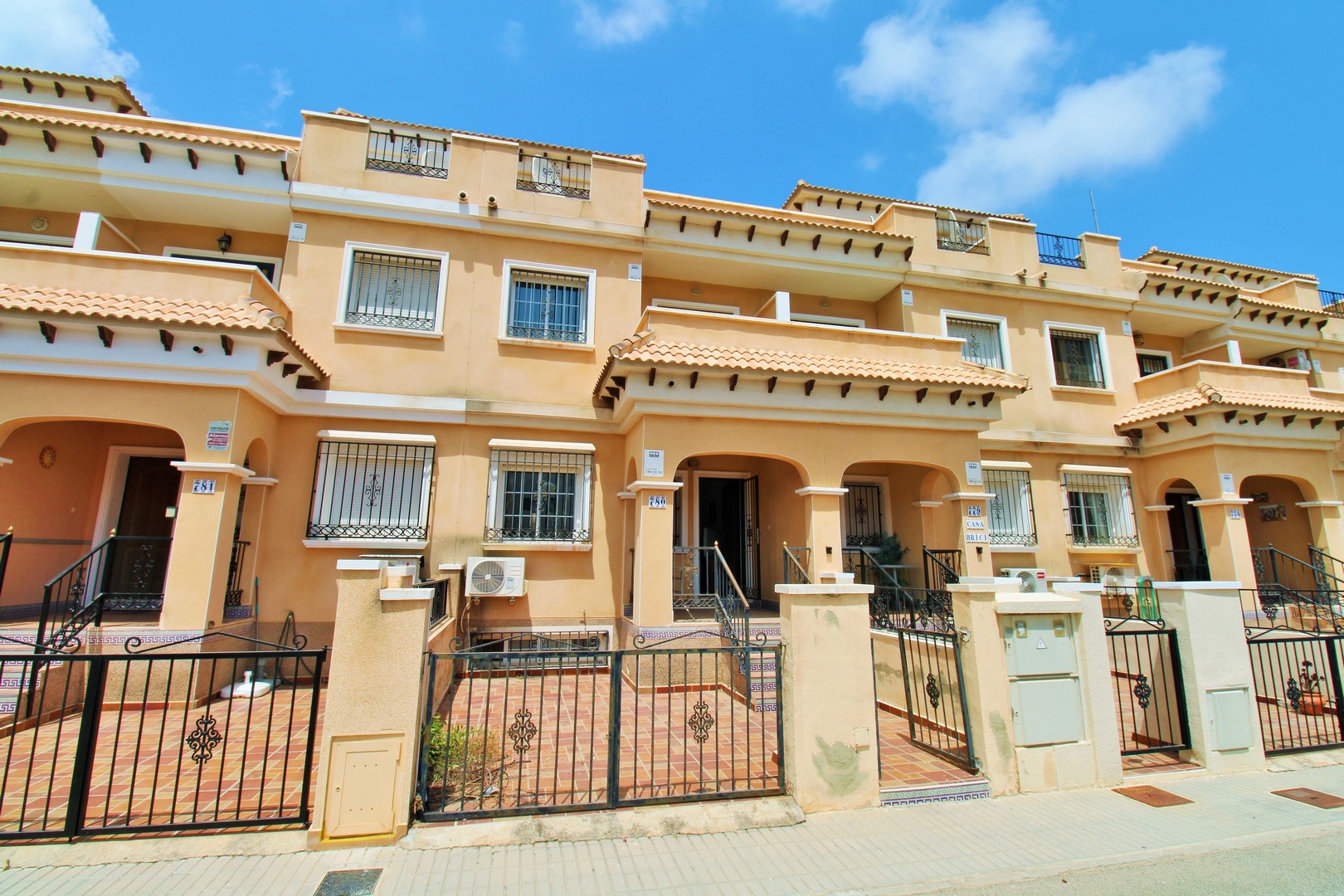 Townhouse In Villamartin