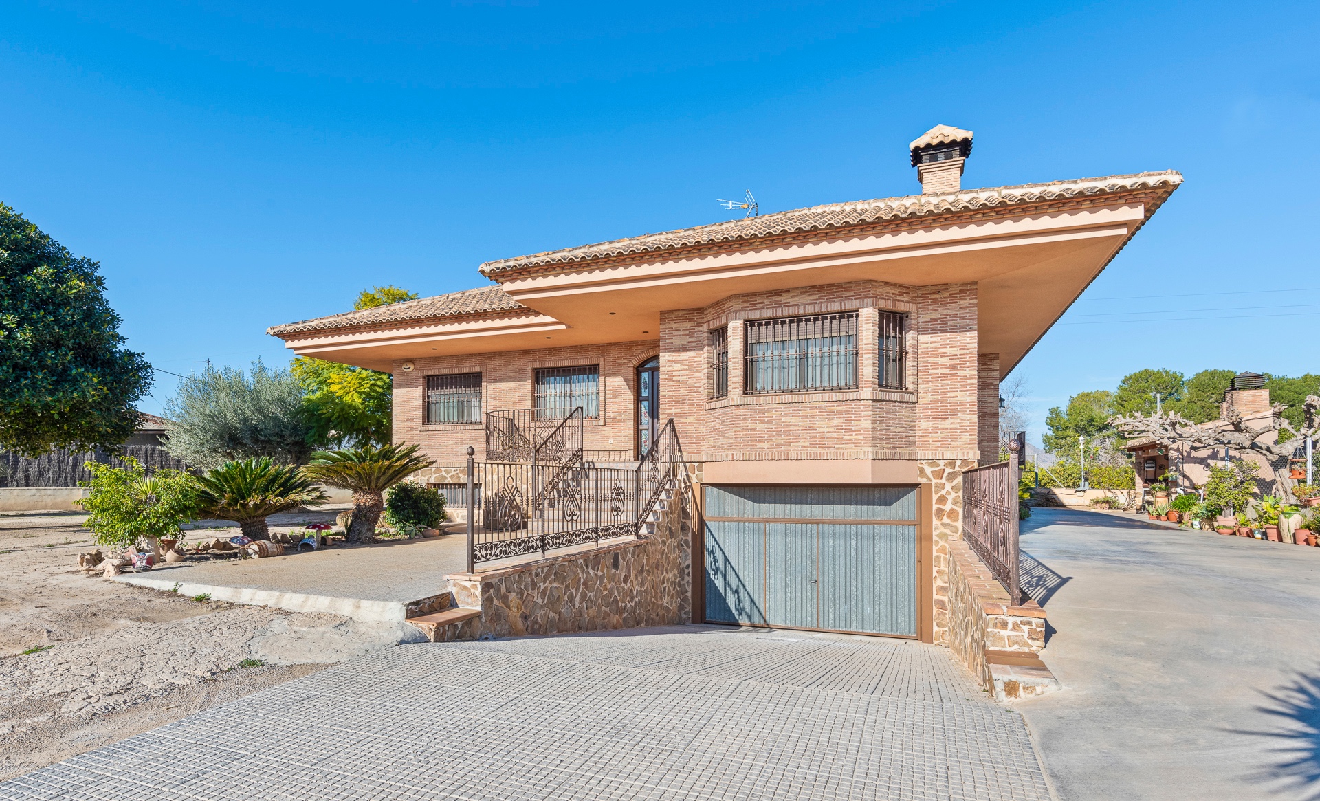 Country Estate In Beniel