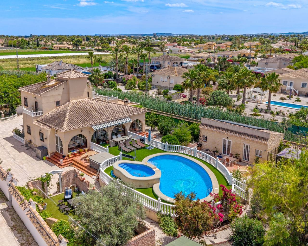 Finca / Country Property In Catral