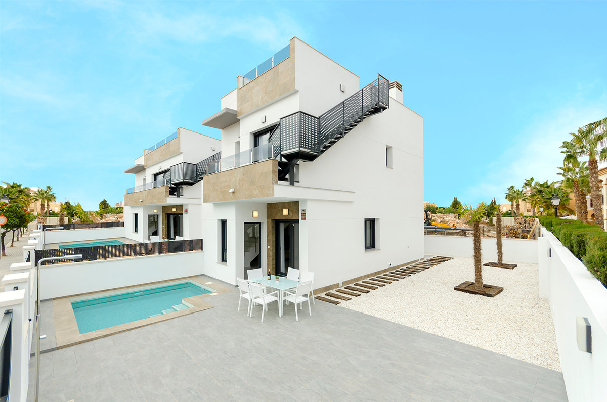 House - Detached Villa In Torrevieja