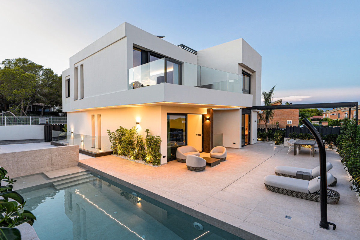 House - Detached Villa In La Nucia